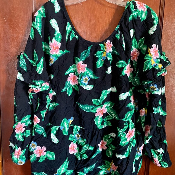 Plus Floral Blouse - Picture 2 of 8